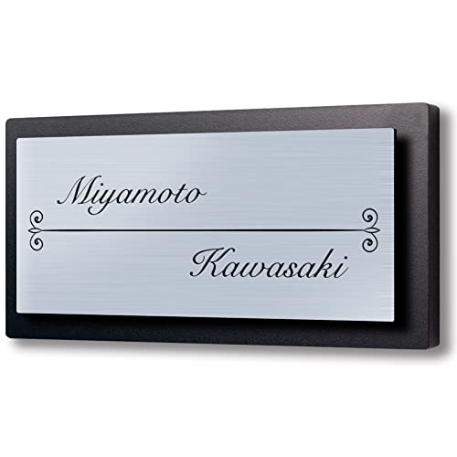 【134×70mm】【二世帯向け 】【黒台付】表札 2世帯 アクリル コンパクト【貼るだけ】 戸建 マンション プレート 玄関 門柱 ポスト おしゃれ シンプル 会社 屋外 新築 横書き