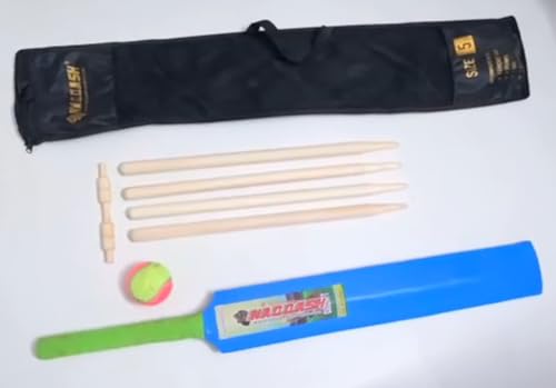 Naqqash Sports Junior Wooden Cricket Bat Set - Sizes 3, 4 Includes 4 Wooden Stumps, Red Tennis Ball, Poplar Willow Bat, and Carrying Bag – Ideal for Kids and Teenagers – Indoor & Outdoor Fun