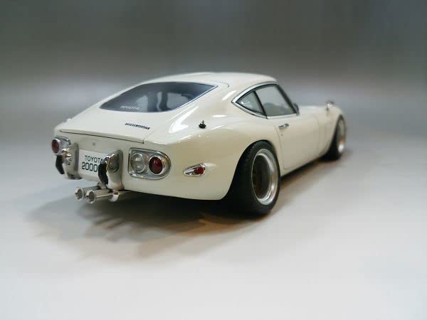 Amazon | ○オートアート 1/18 トヨタ 2000GT ホワイト カスタム品