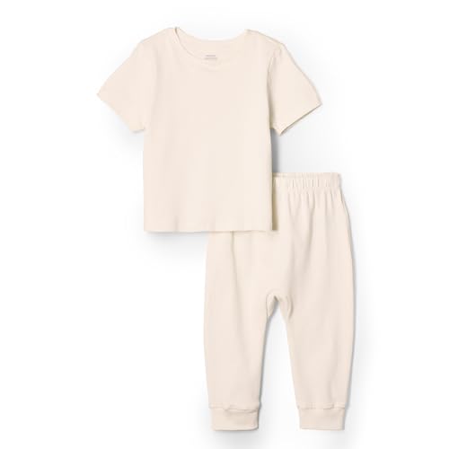 DETTAGLI: T-shirt a manica corta e girocollo. Pantaloni pull-on con fascia in vita elasticizzata e dettagli sul bordo all'apertura della gamba