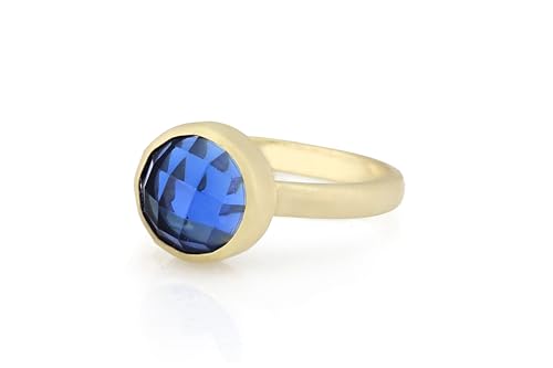 Bague de naissance en or saphir le cadeau idéal pour célébrer un moment unique