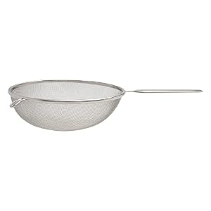 Mimo Style Peneira 21 cm Com Suporte Para Acomodação em Panelas e Travessas, Suporta Altas e Baixas Temperaturas, Material de Inox Resistente e Flexível, Fácil Manuseio, Extremamente Simples de Limpar