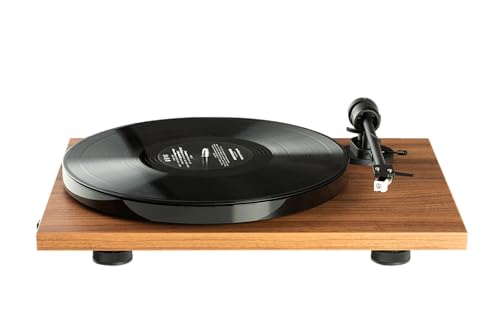 PROIETTA UN SUONO GRANDE: nonostante il prezzo accessibile, l'E1 offre una qualità sonora eccezionale che vi porta al cuore della musica. Che si tratti di serate tranquille in solitudine con i propri dischi preferiti o di condividere la propria collezione di vinili con amici e familiari, l'E1 garantisce prestazioni affidabili che durano nel tempo. Con il suo approccio senza compromessi alla qualità del suono, l'E1 è un'aggiunta preziosa a qualsiasi impianto audio.