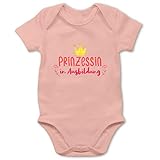 Babys und Kinder finden hier ein niedliches Motiv: Mit einem Statement, Blumen und einer Krone passt es perfekt zur Babyparty