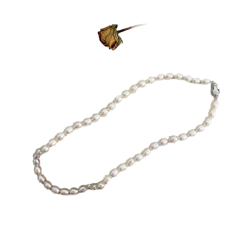 Collier pour femmes en perles blanches d'eau douce parfait pour un style chic