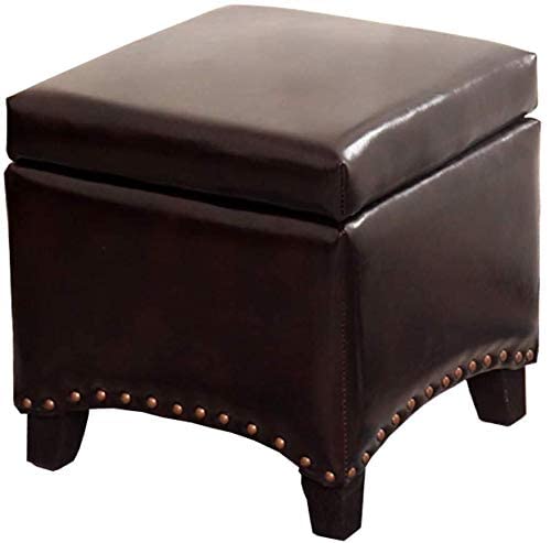 Pouf repose-pieds en cuir parfait dans l'entrée pour changer de chaussures