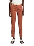Die leichte Chino mit Flechtgürtel ist ein smarter Favorit für die warme Saison.
