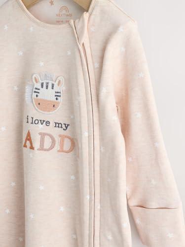 NEXT Baby Babyschlafanzug aus 100% Baumwolle mit Zweiwege-Reißverschluss, I Love My Mummy Neutral I Love My Daddy Newborn