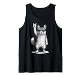 Ce design amusant de musique rock chinchilla dispose d'un joli animal de compagnie Chinchilla portant des lunettes de soleil et frappant un geste de la main « rock on » classique dans un graphique vectoriel rétro vintage noir et blanc pour les amateurs de musique.
