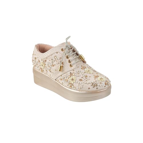 Image of Mochi Women'sSlip On Closure Boots with Platforms