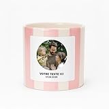 Vela Personalizada con Foto y Texto, Cerámica Pintada a Mano, 8 cm, Sea Salt & Salvia, 40 Horas (Blanco, Rayas Rosas)