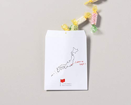 このように書き込んで渡されると、なんだか特別感ありますよね。一粒のキャンディやささやかなマグネットも、旅の思い出のかけらを分けてもらっているような印象に格上げされるかも…。
カフェや美術館などが好きなお友達に、現地のオススメのショップのカードやパンフレットを入れて渡しても立派なギフトになりそう♪