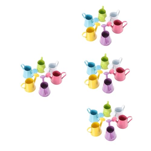 Mini bouilloires décoratives pour égayer un bureau terne avec des couleurs