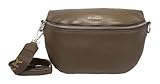 Diese Bogner Schultertasche aus hochwertigem Leder macht aus jedem Outfit etwas ganz besonderes. Mit verstellbarem und stylischem Schulterriemen kann die Tasche angepasst werden. Zudem hat die Schultertasche eine besondere Form. Maße: 30 x 25 x 11,5 cm