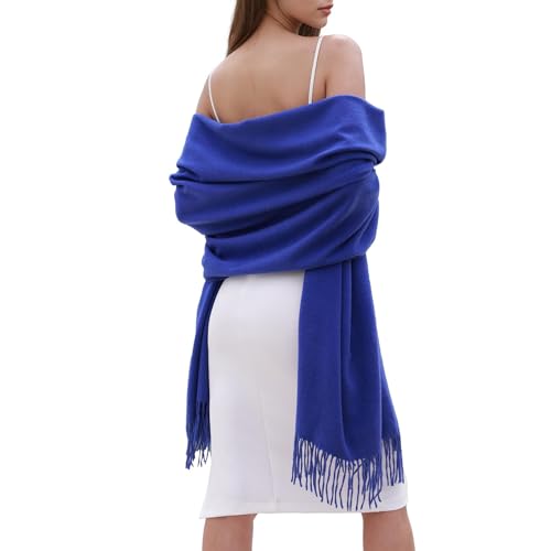 Châles et écharpes pour femme : l'accessoire idéal pour un mariage en hiver