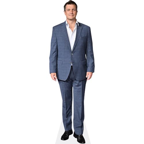 Nathan Fillion (Suit) Pappaufsteller lebensgross für 66,97 EUR bei amazon.de Bild: Nathan Fillion (Suit) Pappaufsteller lebensgross für 66,97 EUR bei amazon.de