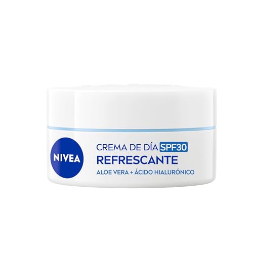 NIVEA Crema de Día Refrescante - Crema Facial Hidratante - Refresca e Hidrata la Piel - Previene las Manchas - Protección Solar PF30 - Con Vitamina E - Uso Diario - Piel Normal y Mixta -50 ml