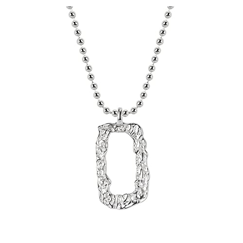 Chaîne de clavicule en argent avec pendentif carré froissé pour sublimer vos tenues de bureau