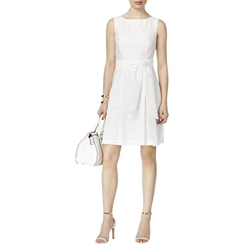 Robe blanche chic pour mariage et cérémonie coupe évasée Anne Klein 14