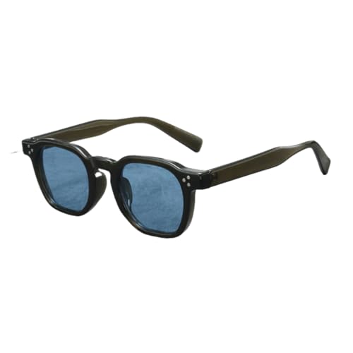Lunettes de soleil vintage homme au volant ou en terrasse au soleil d'été
