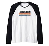 Zeigen Sie Ihre Liebe zu Ludowici, Georgien mit diesem trendigen Retro City Design! Dieses Design zeigt den Stadtnamen in einer coolen Schrift mit farbigem Streifen-Unterzug. Der Used-Look verleiht ihm ein klassisches Vintage-Feeling, das jeder lieben wird.