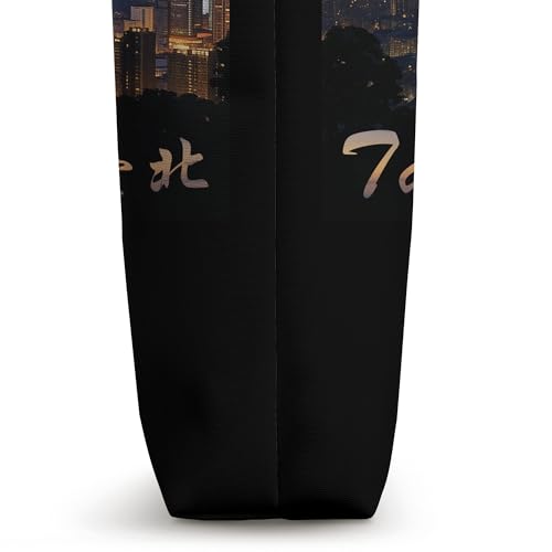 Bolso tipo tote con paisaje cinematográfico en estilo anime de Taipei al atardecer, con iluminación del edificio Taipei 101 miniatura 3