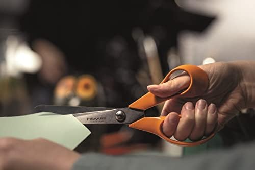 Fiskars Uniwersalne nożyczki dla użytkowników praworęcznych, całkowita długość: 21 cm, stal/materiał syntetyczny, klasyczne, 1000815