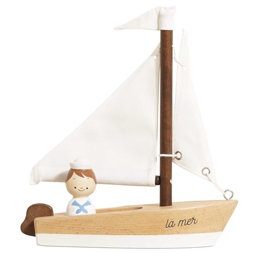 Le Toy Van - TV810 - Bateau à Voile Jouet pour Enfants à partir de 2 Ans, Bateau et 1 Marin en Bois FSC écologique, voiles en Coton, Cadeau Enfant