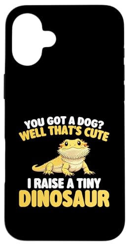 I Raise A Tiny Dinosaur - �Ђ��𐶂₵���h���S���̗��l �g�J�Q�̎����� �X�}�z�P�[�X iPhone 16 Plus �p