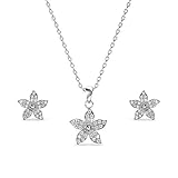 DESIGN SCHMUCK: Elegant und auffällig zugleich - unzählige funkelnde Swarovski Steine inszeniseren eine Blüte, die durch ihre dezente Größe dennoch stilvoll bleibt. Durchmesser Anhänger: ca. 12,5 mm./ Länge Kette ca. 40 cm + 5 cm Verlängerung . Durchmesser Ohrstecker jeweils: ca. 10 mm.