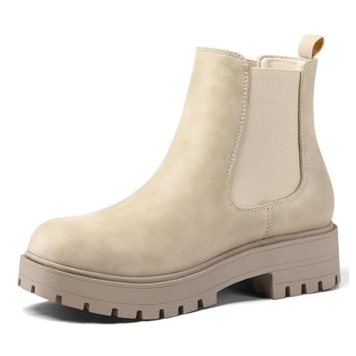 25 Rainy Day Outfits for Women – Chic Looks to Stay Stylish in Wet Weather Chelsea boots