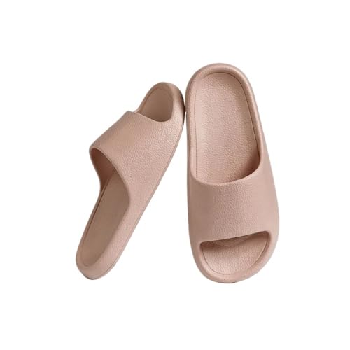 Évitez les glissades avec ces chaussures de douche antidérapantes