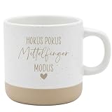 Lustige Tasse „Hokus Pokus Mittelfinger Modus“ – Freche Kaffeetasse mit Spruch – Humor Keramik Tasse 360 ml – Witziges Geschenk für Freunde, Kollegen Büro, Geburtstag, Wichtelgeschenk, Spaßgeschenk