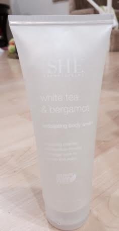 om SHE White Tea & bergamot exfloliating body wash 7.10 oz. - sulphate Paraben Free