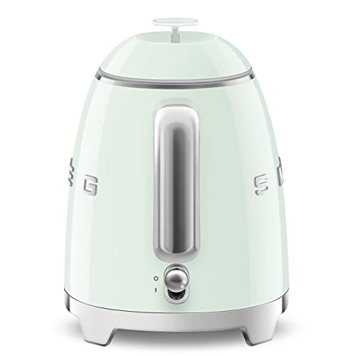 Smeg, Petite Bouilloire Électrique KLF05PGEU 0,8 L, Filtre Inox, Arrêt Automatique de Sécurité, Indicateur Niveau d'Eau, Base Antidérapante et Range Cordon Intégré, Puissance 1400W, Vert Pastel