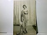  Miss Duncan. Alte Ansichtskarte / Postkarte s/w, ungel.um 1910. Portrait. Schöne, junge Frau in langem Kleid, Tänzerin, Choreografin