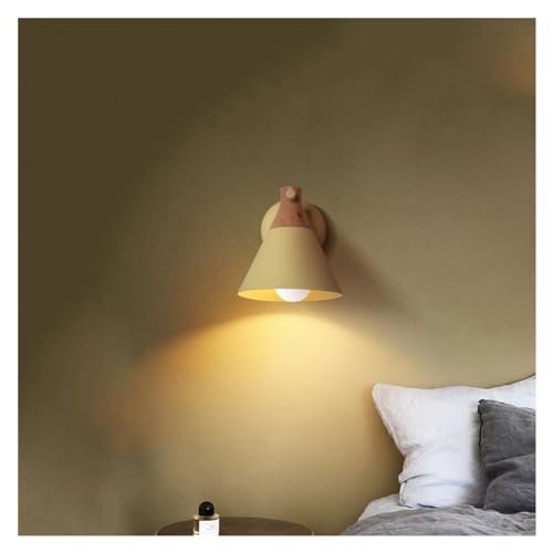 Aplique de pared de madera soluciona falta de espacio en mesitas