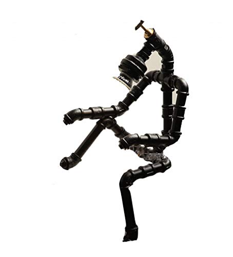 Lampe robot en fer pour illuminer un intérieur sombre au style industriel
