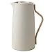 Stelton Kaffee-Isolierkanne Emma - Edelstahl-Thermoeinsatz, doppelwandig isoliert - Thermoskanne/Kaffeekanne/Kanne mit Buchenholzgriff, Easy-Click-Deckel - 1,2 Liter, Soft Sand