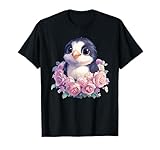 Entzückender Pinguin umgeben von Rosen T-Shirt