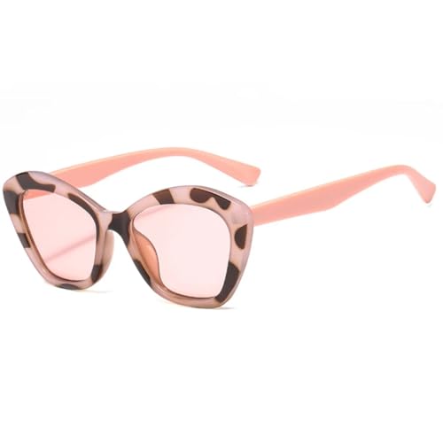 Lunettes de soleil œil de chat tendance en terrasse et pour vos sorties estivales