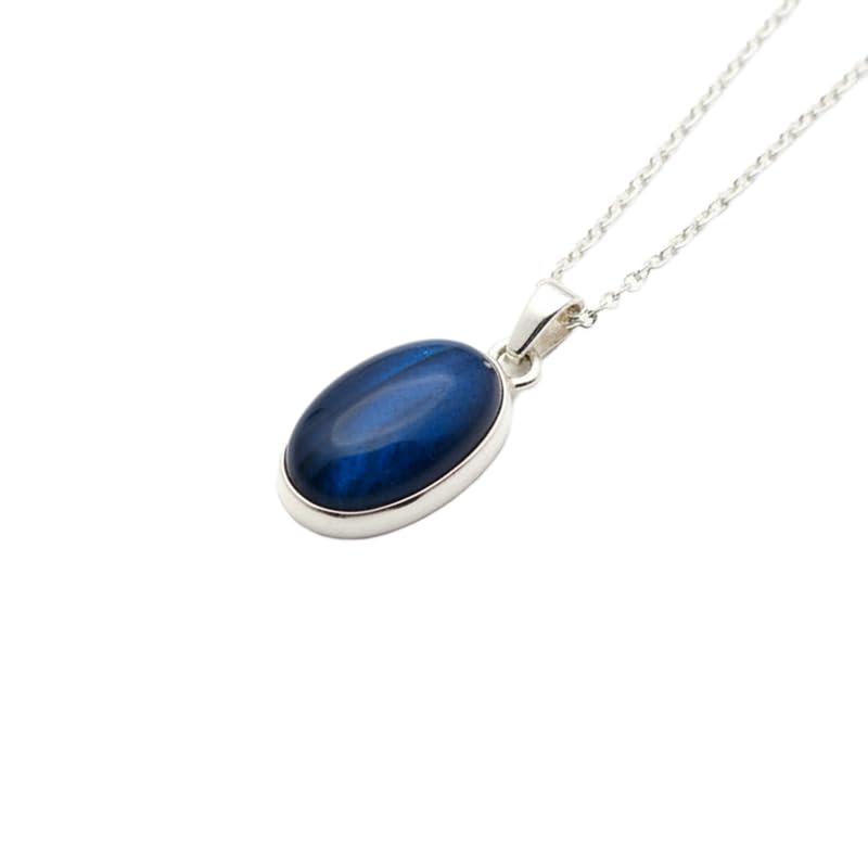 Pendentif en quartz bleu naturel pour sublimer un décolleté sans irritation