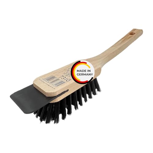 Peggy Perfect Rasenmäherbürste 31cm lang, mit einem Kratzer/Schaber am Bürstenkopf. Reinigungsbürste aus robustem Buchenholz mit langem Griff und starken widerstandfähigen Borsten besetzt.