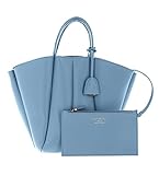 Die COCCINELLE Handtasche ist ein wundervolles Accessoire, dass Ihren Alltag verschönert. Denn mit ihrem hübsch gerafften Design imponiert diese Tasche. Ihre sanfte Form schmiegt sich passend an Ihre Hüfte. Zudem ist auch ihre abnehmbare Utensilientasche richtig nützlich. Maße: 25 x 25 x 15 cm