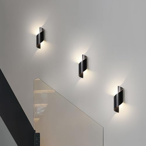 Lampe murale moderne en aluminium contre l'usure météo sur votre porche
