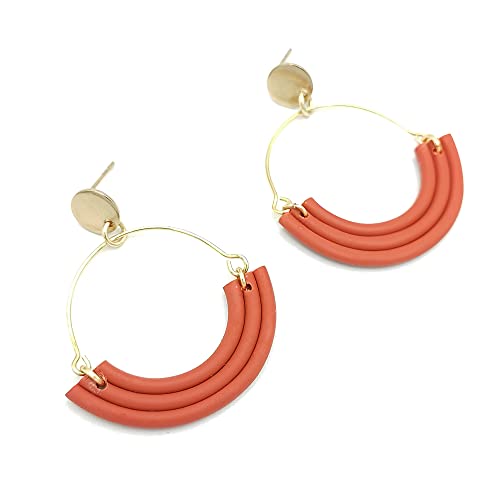 Boucles d'oreilles rondes dorées demi-cercle pour sublimer vos tenues