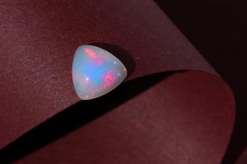 Opale éthiopienne blanche véritable de 2,7 Cts, une pierre vivante aux feux vibrants