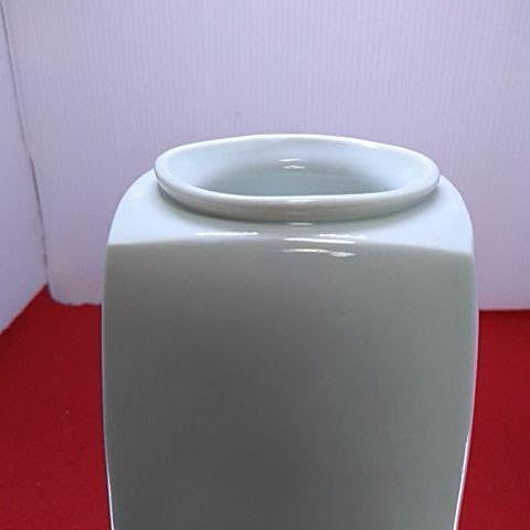 １２００ 蔵出し 珍品　有田焼 赤松白斎　白磁の花瓶　 透かし模様が魅力 1200 蔵出し 珍品 有田焼 赤松白斎 白磁の花瓶 透かし模様が魅力