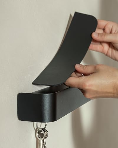 KAZAI. Wieszak na klucze 'Tone' | Minimalistyczny design wieszaków na klucze z Berlina | Nowoczesny uchwyt z metalową półką | Tablica jako mebel przedpokoju na ścianę | Czarny