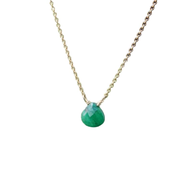 Collier émeraude véritable pour sublimer un décolleté et raviver les peaux ternes